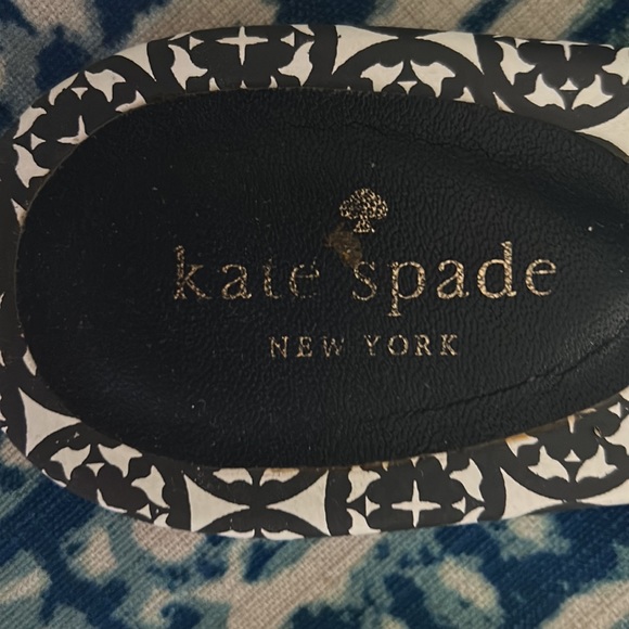 Women’s 10.5 Kate Spade, navy/white, sandals w charm - Picture 2 of 8